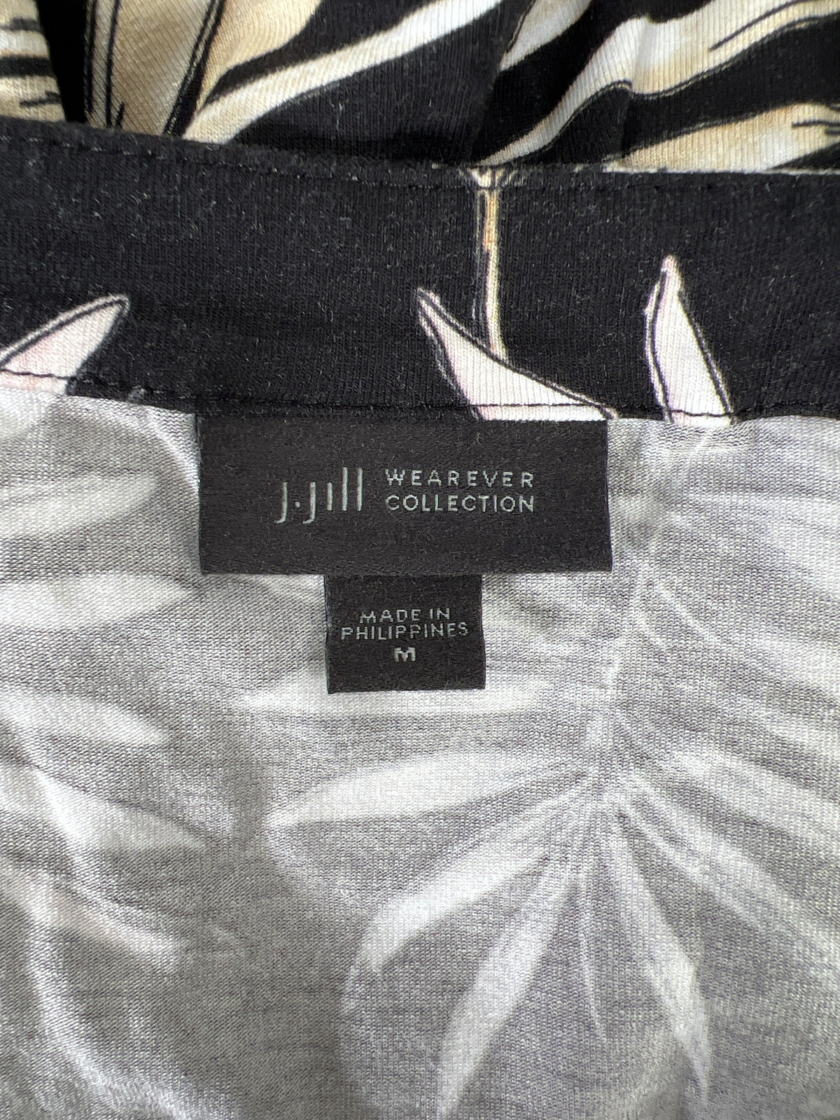 J.Jill Wearever Collection Women’s Black Palm Leaf V-Neck T-Shirt - M