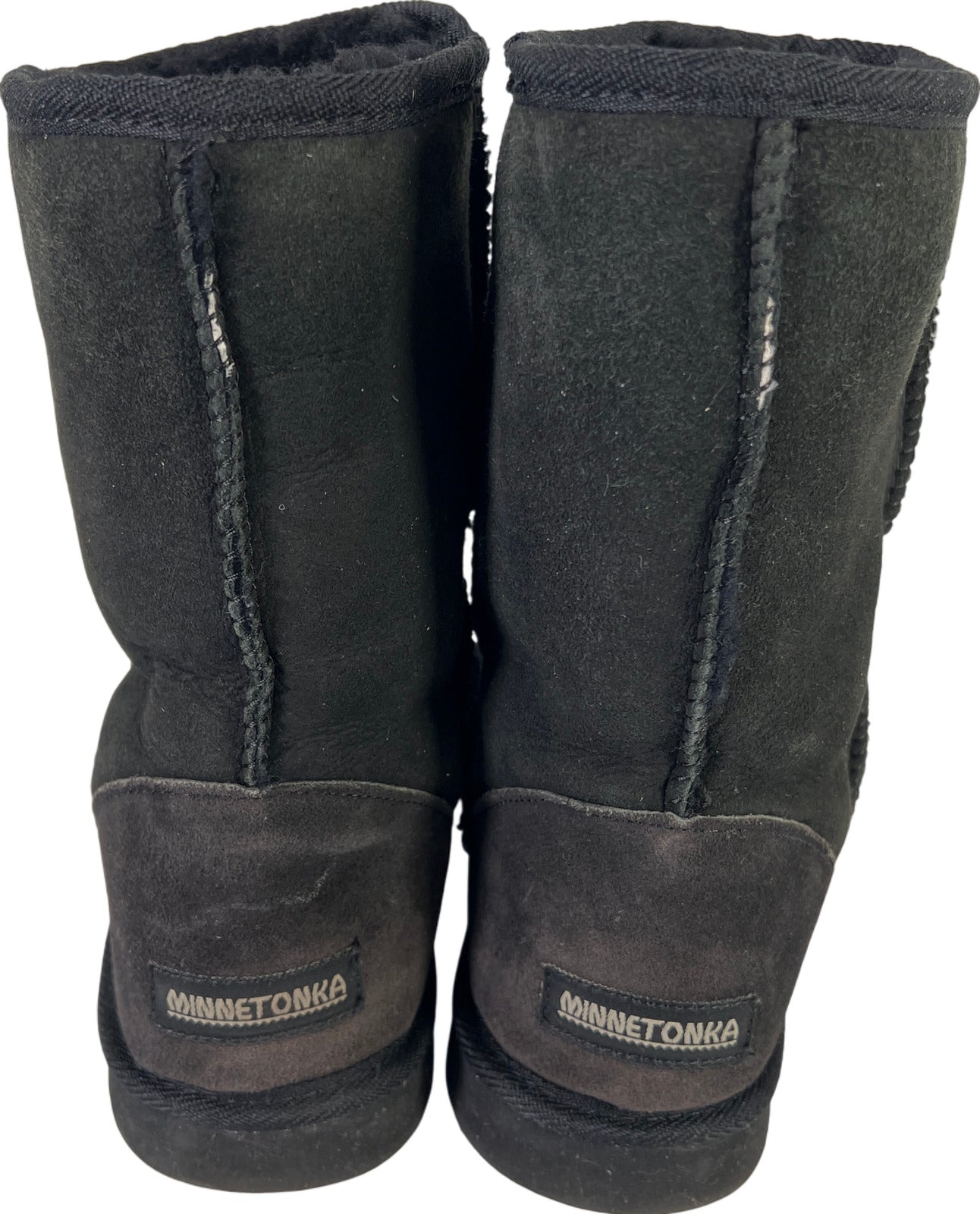 Minnetonka Women’s Black Short Pull On Shearling Boots - 9