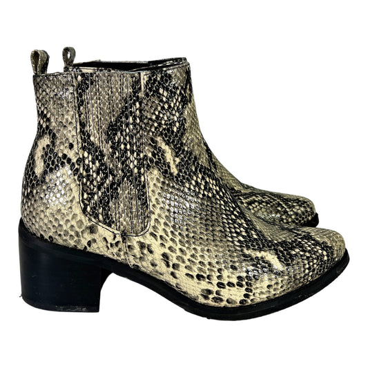 Blondo Women’s White/Black Elvina Snake Print Waterproof Ankle Booties - 8