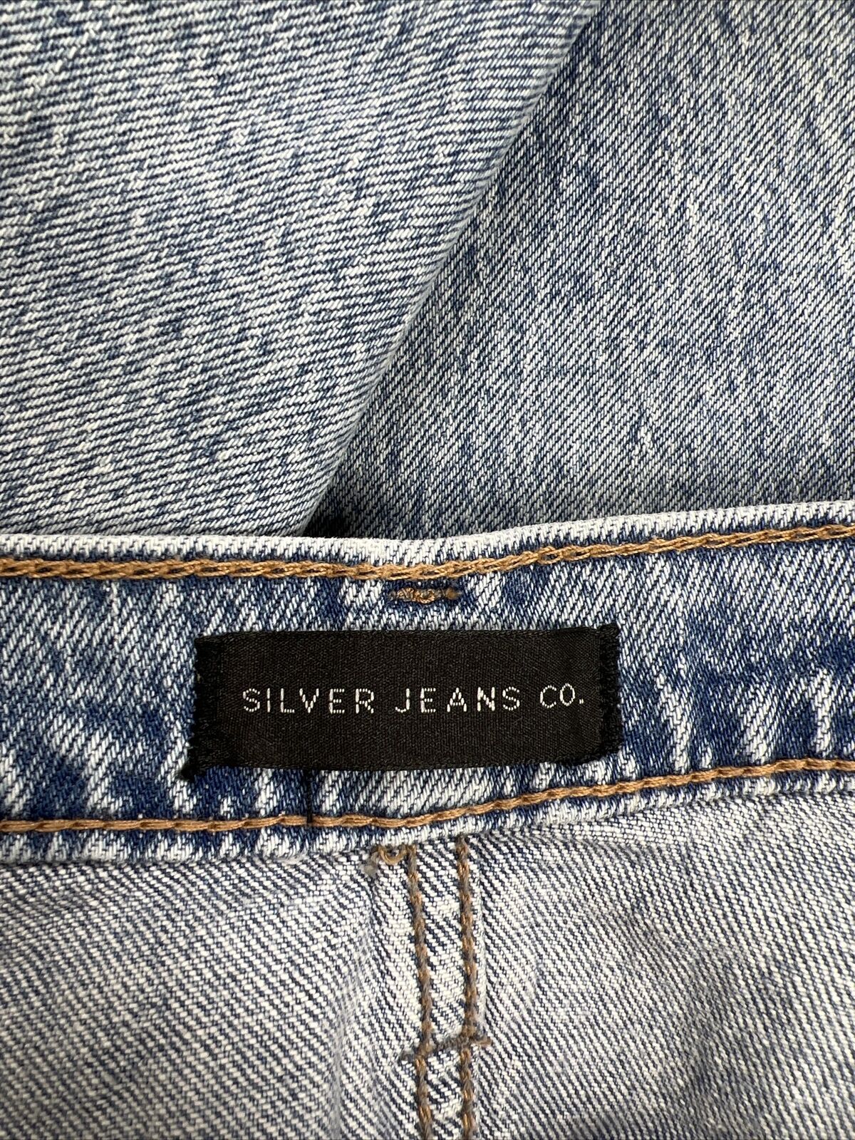 Silver Jeans Women's Light Wash Highly Desirable Straight Jeans - 30