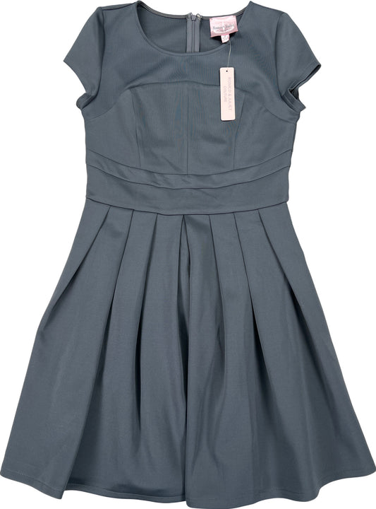 NEW Romeo & Juliet Women’s Gray Stretch Pleated A-Line Dress - M