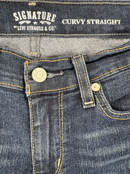 Levi’s Signature Women’s Dark Wash Curvy Straight Denim Jeans - 8 Short