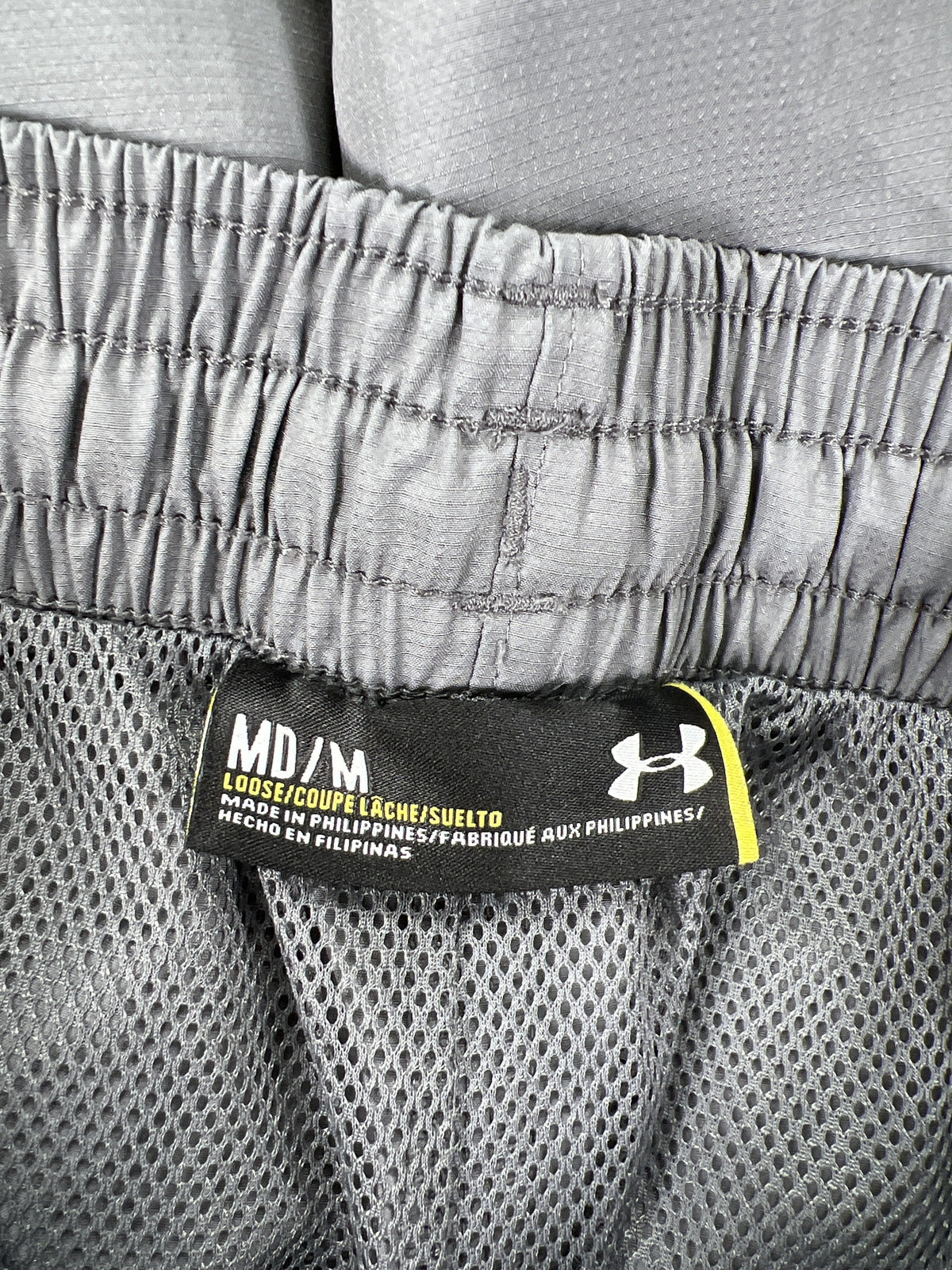 Under Armour Men’s Gray Mesh Lined Windbreaker Track Pants - M